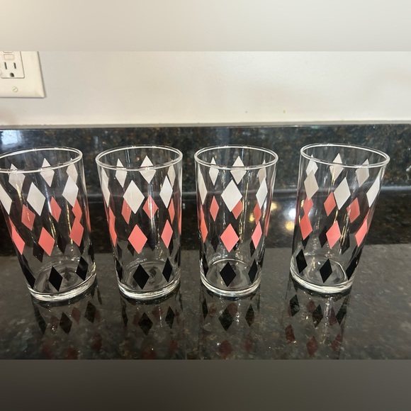 Vintage MCM Harlequin Diamond Pitcher & 7 Glasses Set – Pink, Black & White - Picture 4 of 10